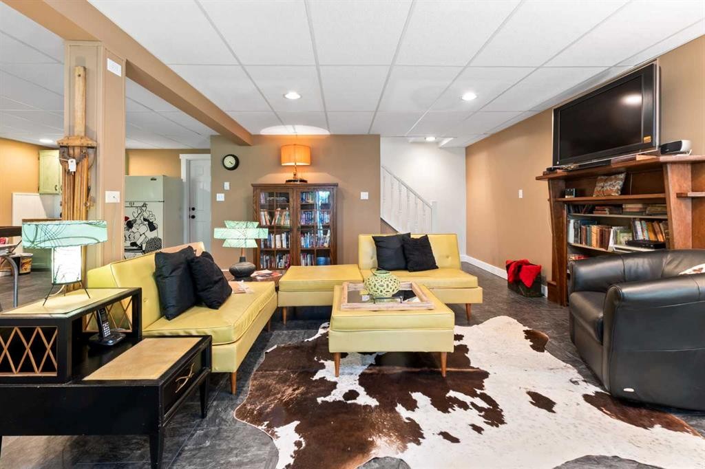 36 Lakeview Avenue, White Sands, AB - Indoor