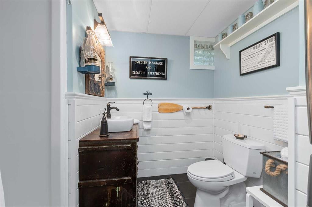36 Lakeview Avenue, White Sands, AB - Indoor Photo Showing Bathroom