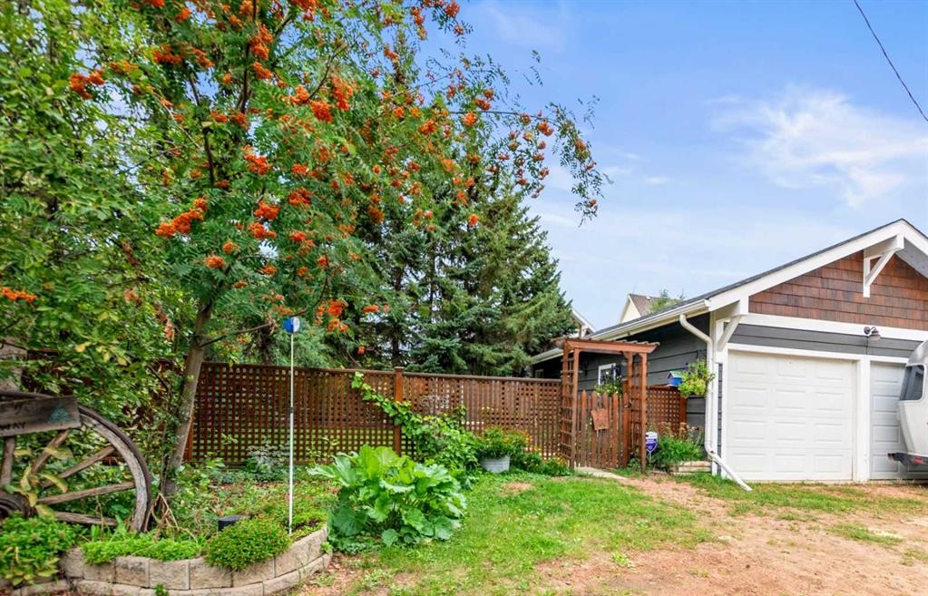 36 Lakeview Avenue, White Sands, AB - Outdoor