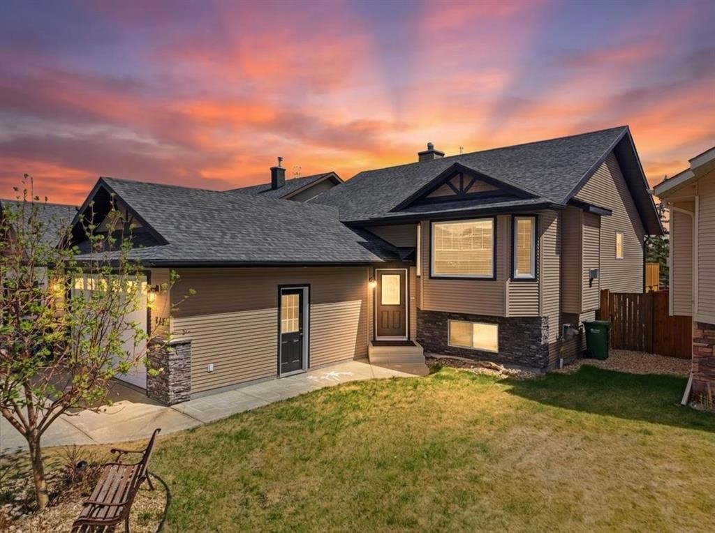 135 Issard Close, Red Deer, AB - Outdoor
