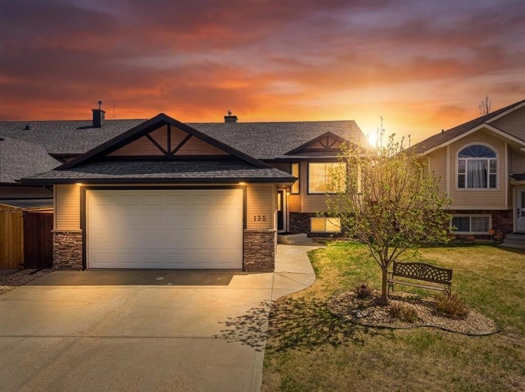 135 Issard Close, Red Deer, AB - Outdoor