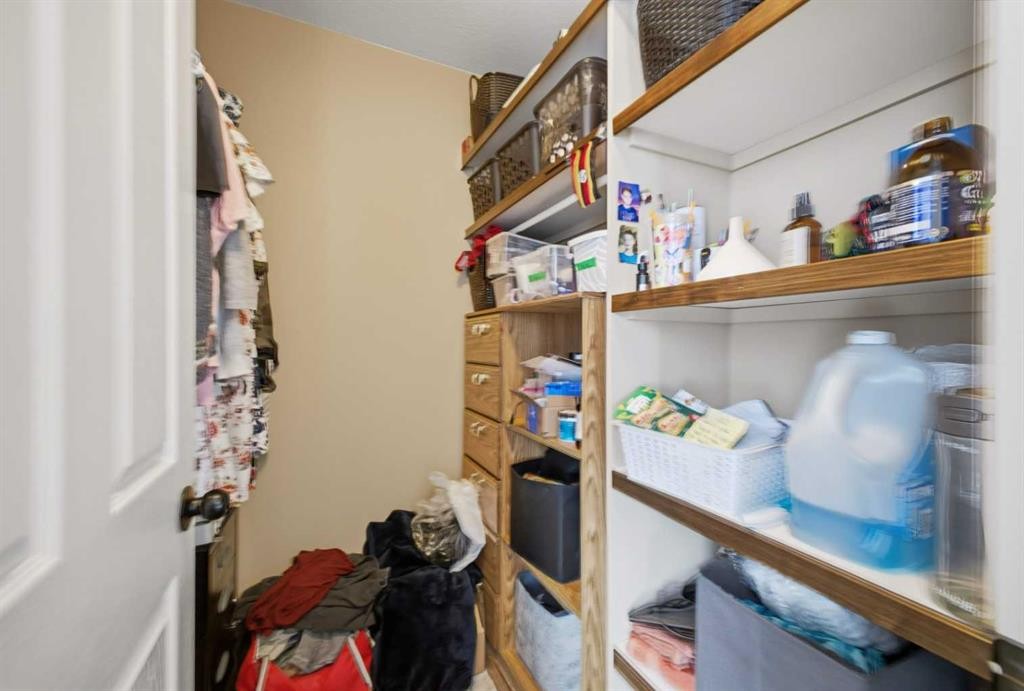 135 Issard Close, Red Deer, AB - Indoor