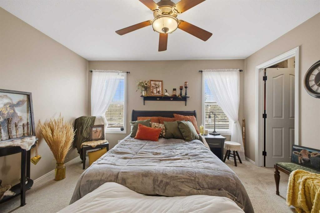 135 Issard Close, Red Deer, AB - Indoor Photo Showing Bedroom