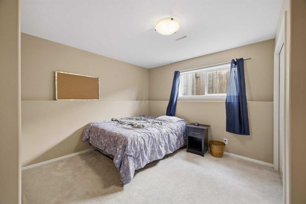 135 Issard Close, Red Deer, AB - Indoor Photo Showing Bedroom