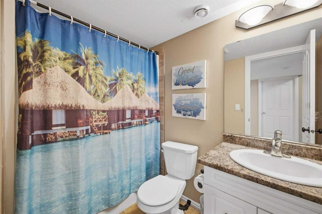 135 Issard Close, Red Deer, AB - Indoor Photo Showing Bathroom