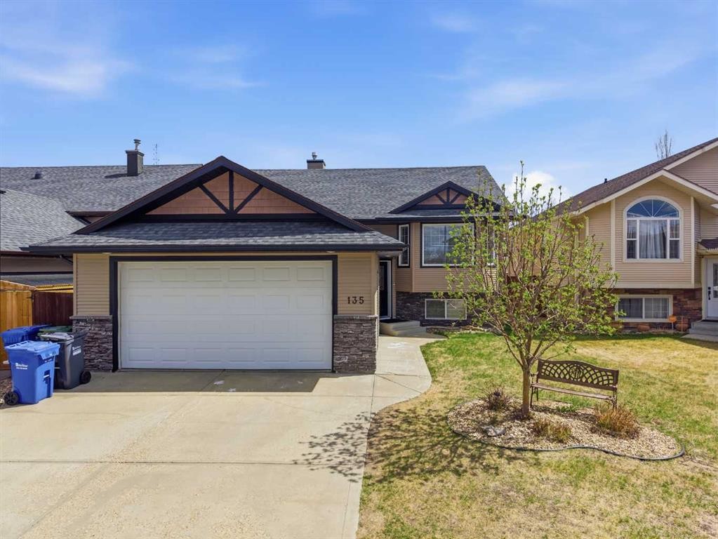 135 Issard Close, Red Deer, AB - Outdoor With Facade