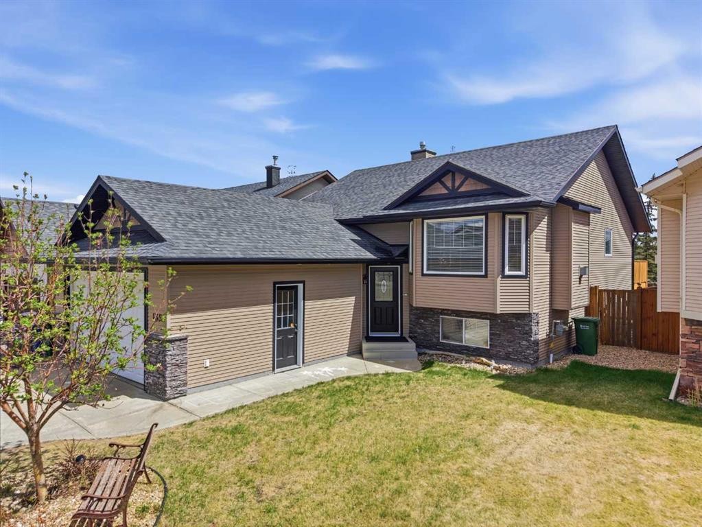 135 Issard Close, Red Deer, AB - Outdoor