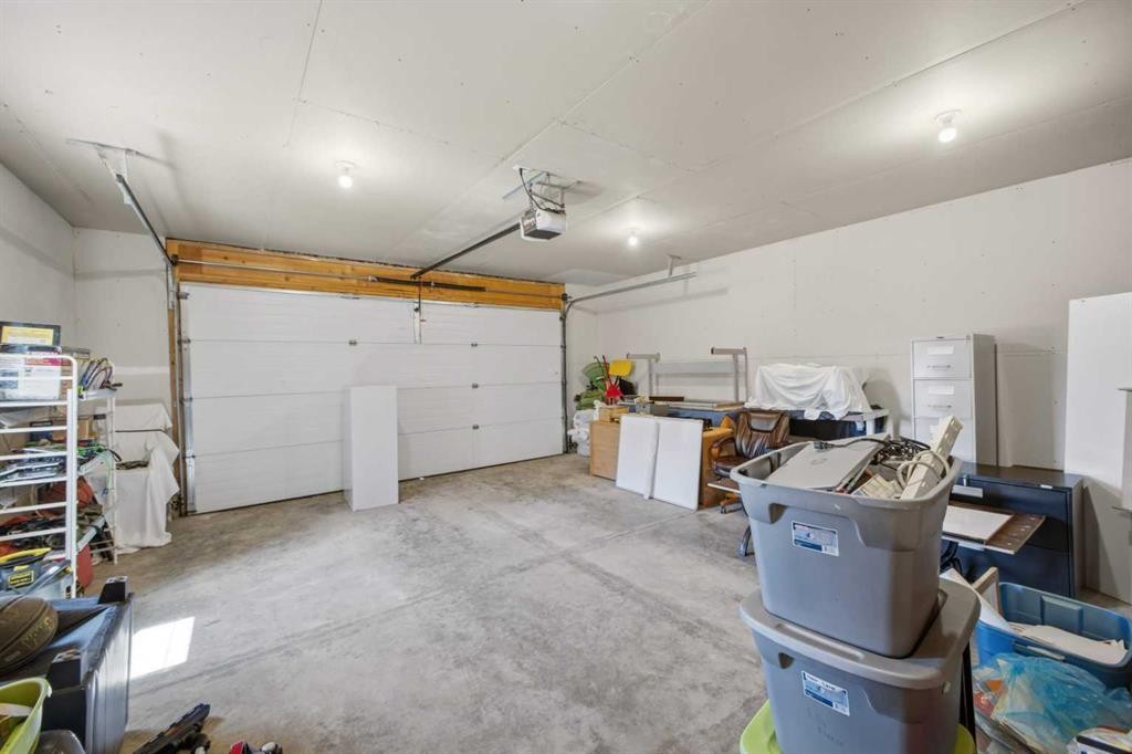 135 Issard Close, Red Deer, AB - Indoor Photo Showing Garage