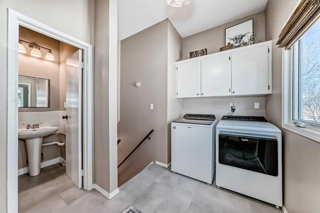 302064 Range Road, Linden, AB - Indoor Photo Showing Laundry Room
