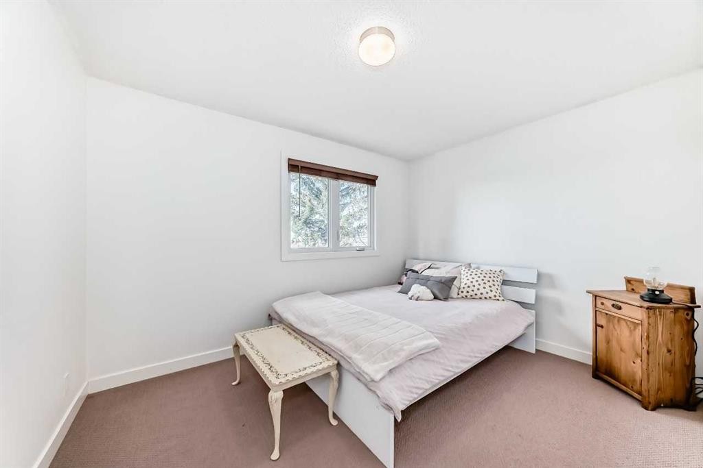 302064 Range Road, Linden, AB - Indoor Photo Showing Bedroom