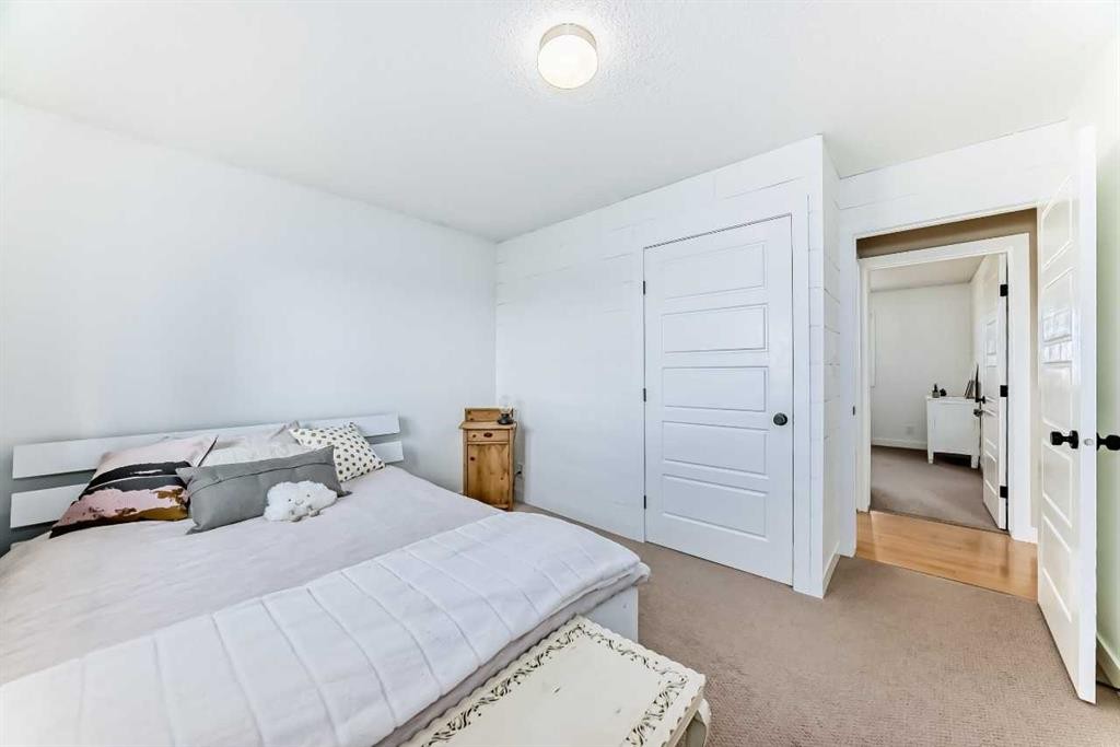 302064 Range Road, Linden, AB - Indoor Photo Showing Bedroom