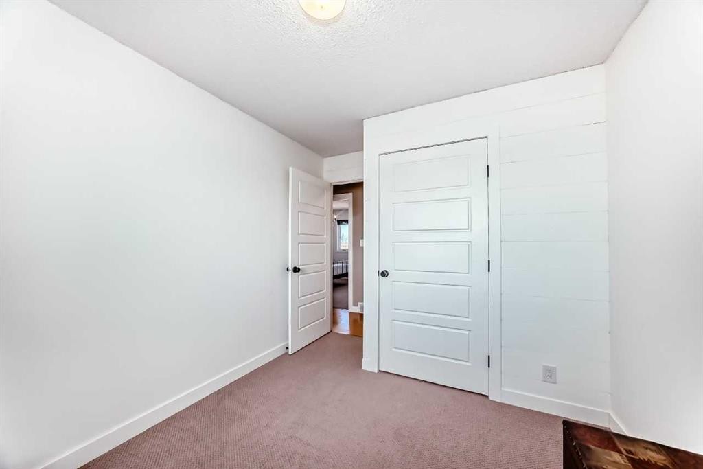 302064 Range Road, Linden, AB - Indoor Photo Showing Other Room