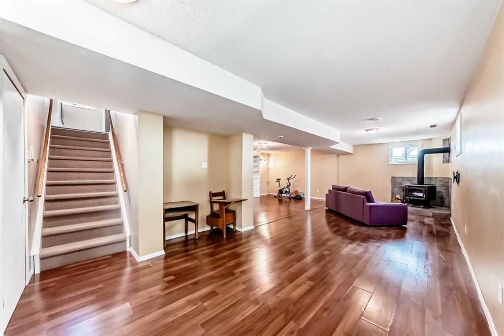 302064 Range Road, Linden, AB - Indoor