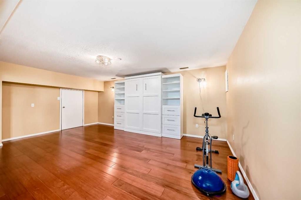302064 Range Road, Linden, AB - Indoor Photo Showing Other Room