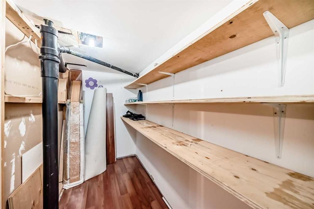 302064 Range Road, Linden, AB - Indoor