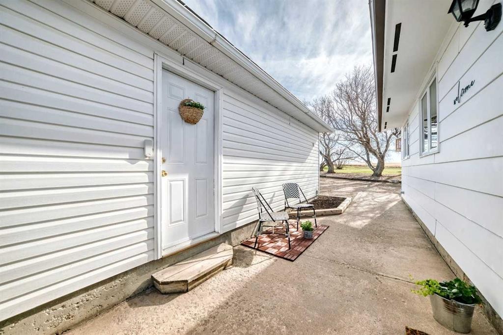 302064 Range Road, Linden, AB - Outdoor