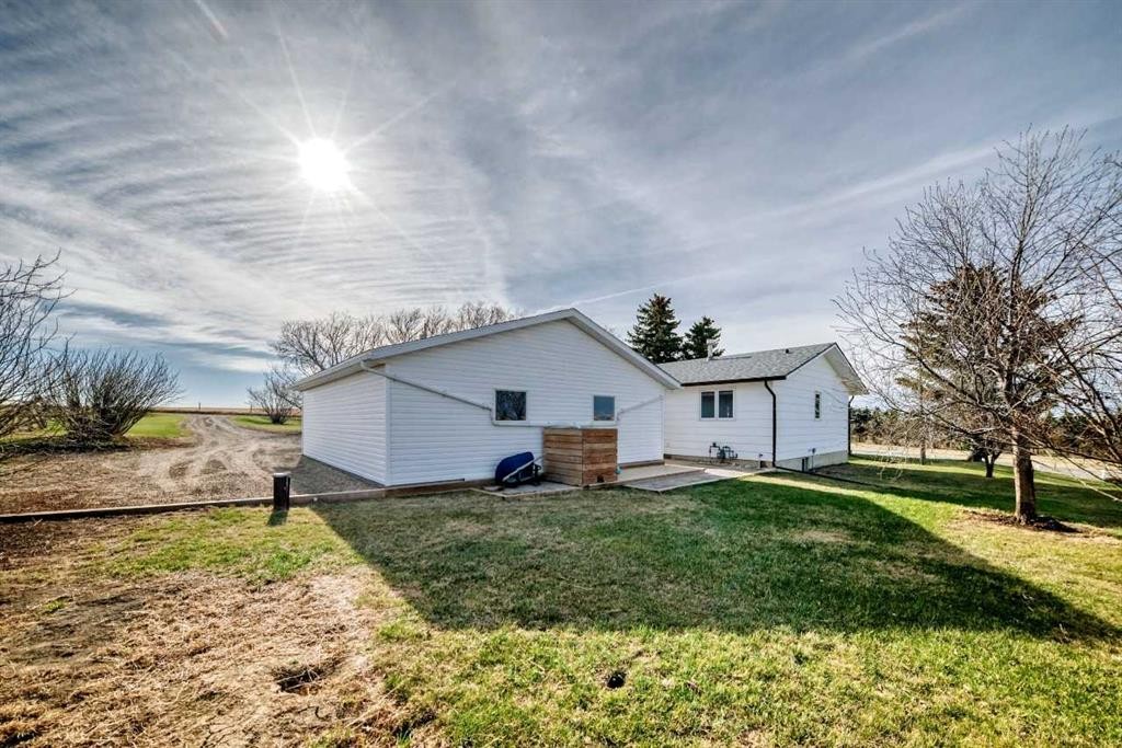 302064 Range Road, Linden, AB - Indoor Photo Showing Garage