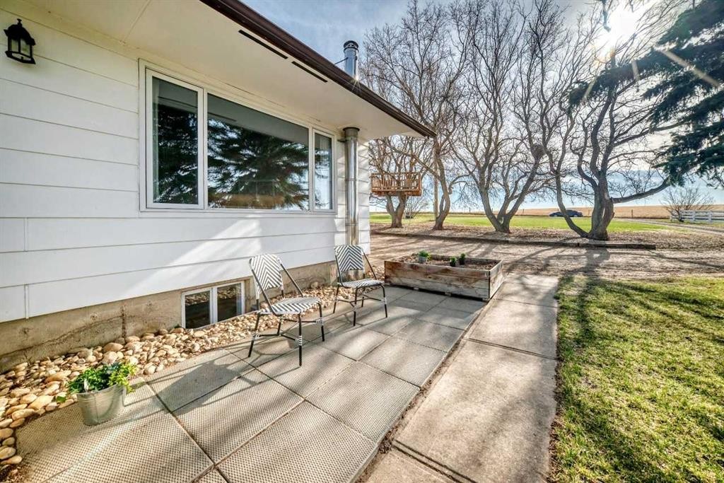 302064 Range Road, Linden, AB - Outdoor