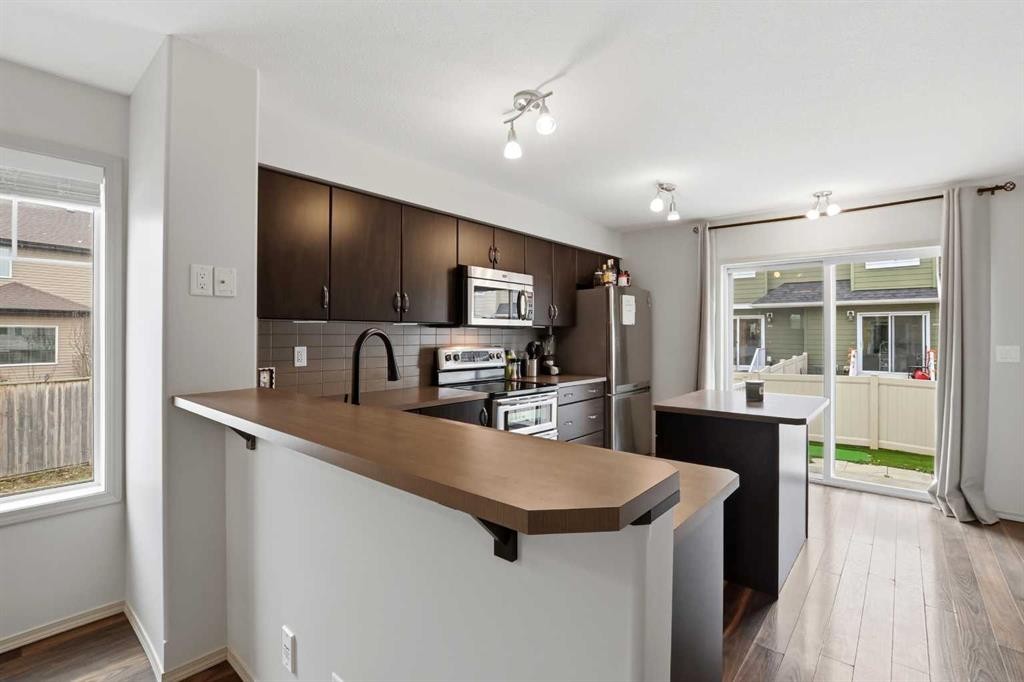 1906-30 Carleton Avenue, Red Deer, AB - Indoor Photo Showing Kitchen