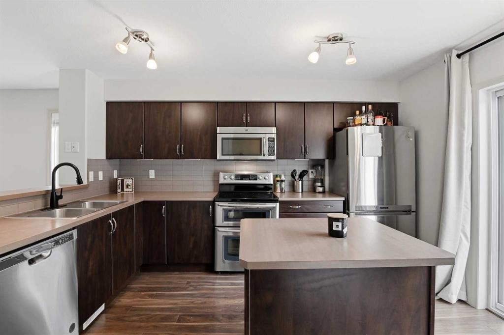 1906-30 Carleton Avenue, Red Deer, AB - Indoor Photo Showing Kitchen With Stainless Steel Kitchen With Double Sink With Upgraded Kitchen