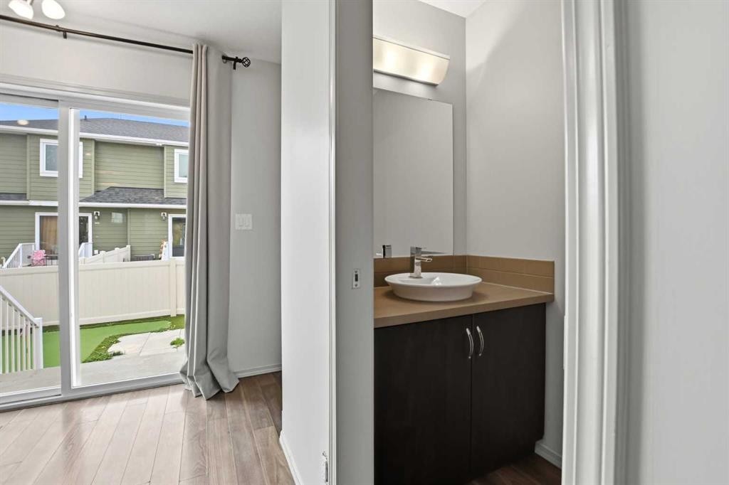 1906-30 Carleton Avenue, Red Deer, AB - Indoor Photo Showing Bathroom