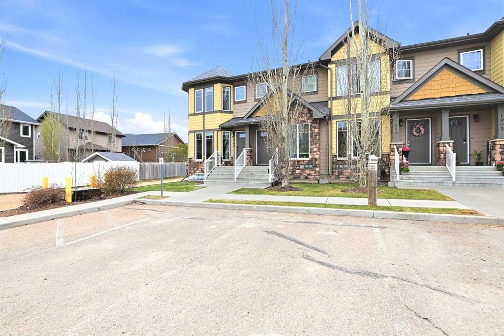 1906-30 Carleton Avenue, Red Deer, AB - Outdoor With Facade