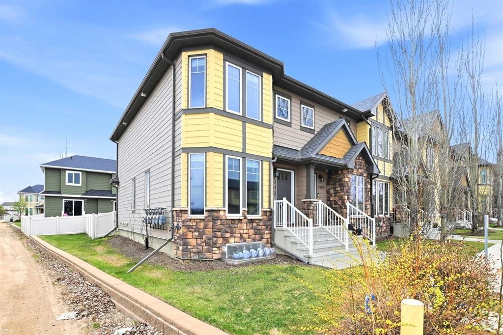 1906-30 Carleton Avenue, Red Deer, AB - Outdoor