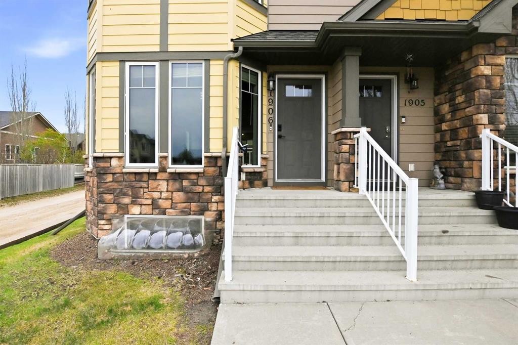 1906-30 Carleton Avenue, Red Deer, AB - Outdoor