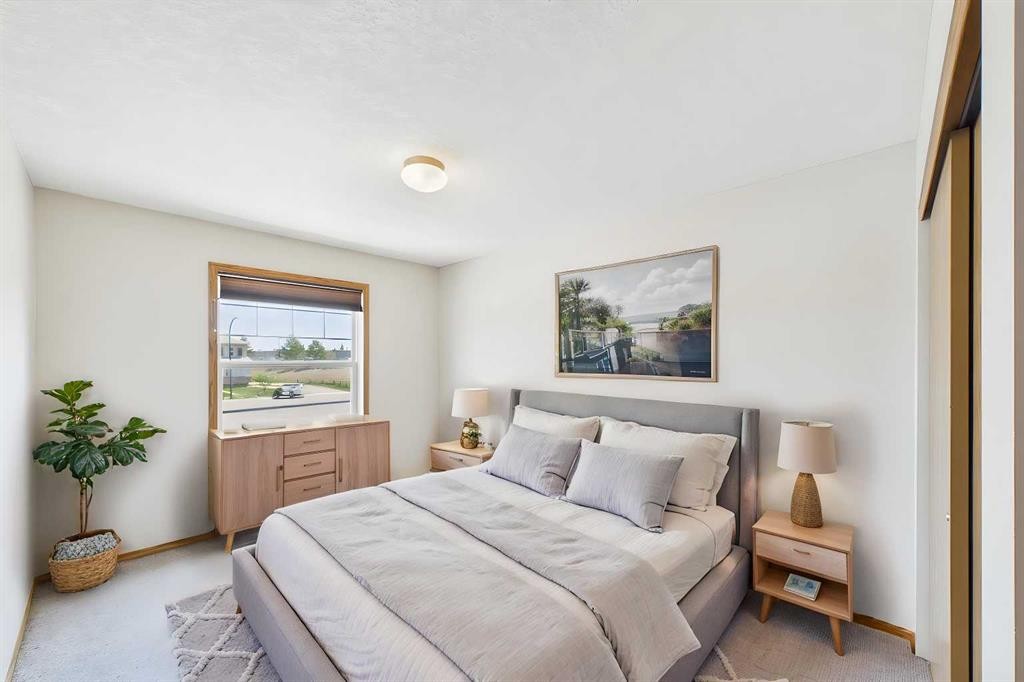 40-20 Jacobs Close, Red Deer, AB - Indoor Photo Showing Bedroom