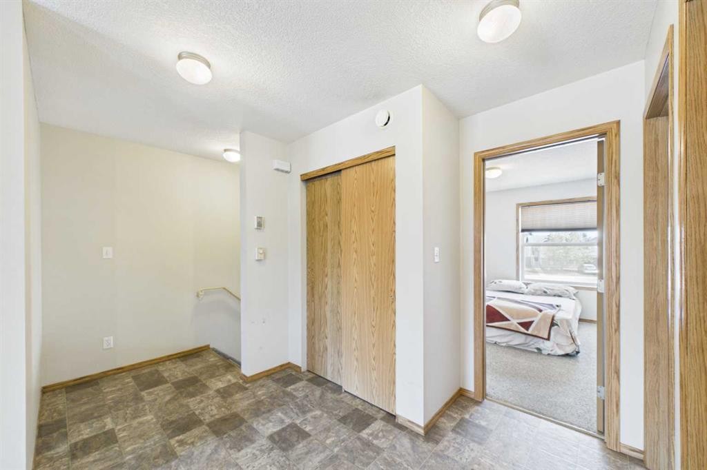 40-20 Jacobs Close, Red Deer, AB - Indoor Photo Showing Other Room