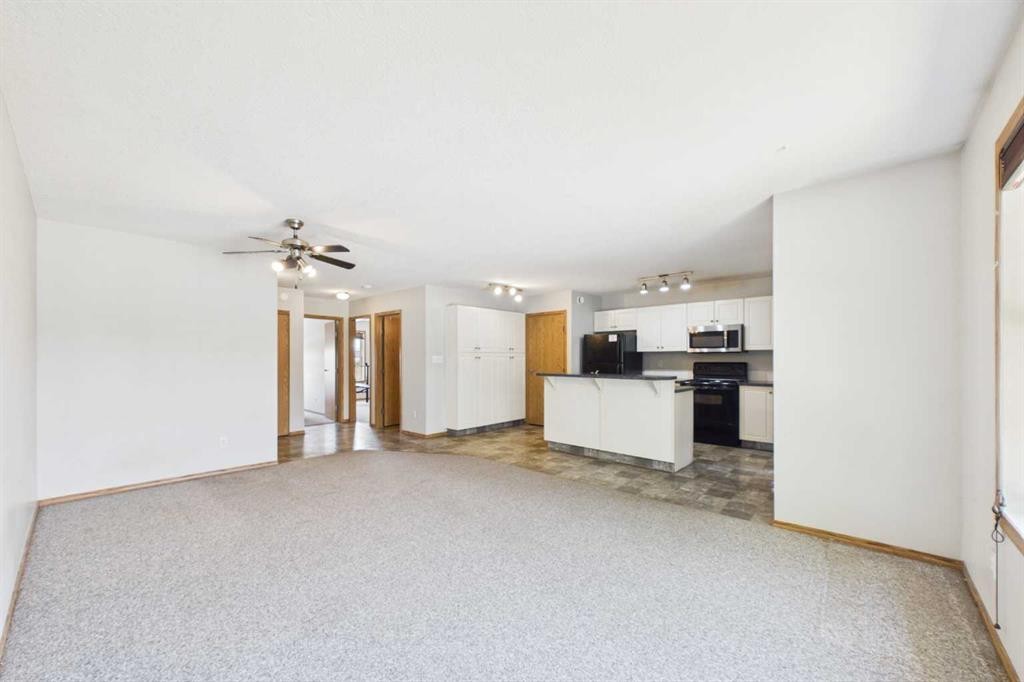 40-20 Jacobs Close, Red Deer, AB - Indoor Photo Showing Other Room