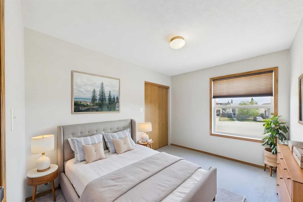 40-20 Jacobs Close, Red Deer, AB - Indoor Photo Showing Bedroom