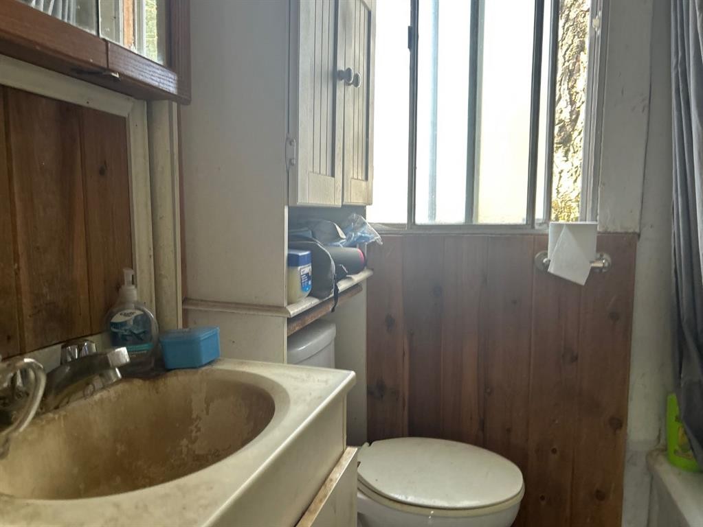 5013 53 Street, Killam, AB - Indoor Photo Showing Bathroom
