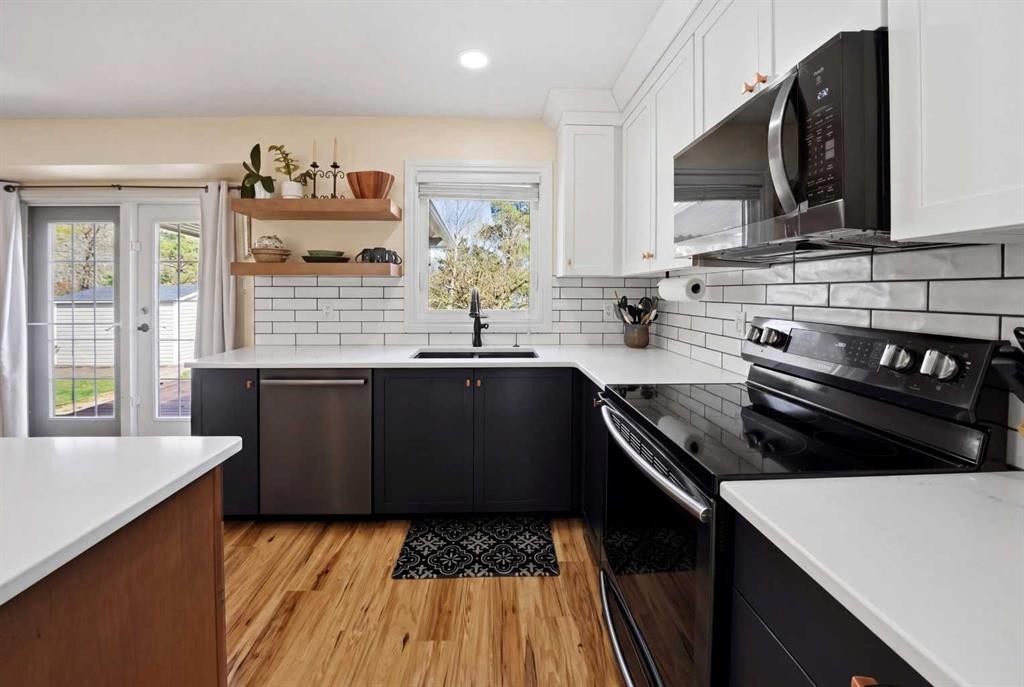 25 Gilbert Crescent, Red Deer, AB - Indoor Photo Showing Kitchen With Stainless Steel Kitchen