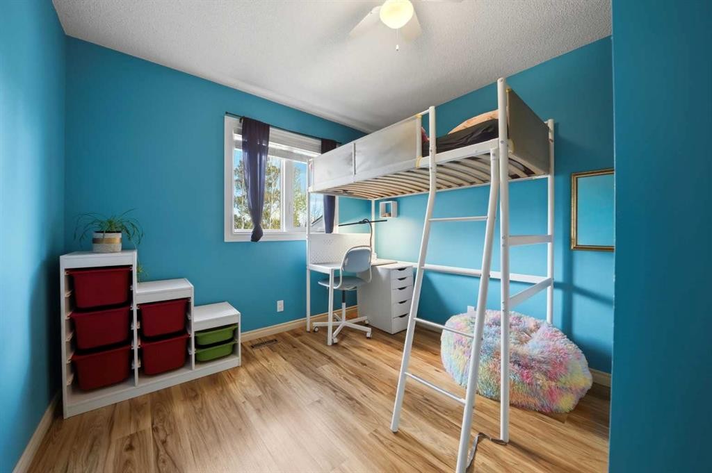 25 Gilbert Crescent, Red Deer, AB - Indoor Photo Showing Bedroom