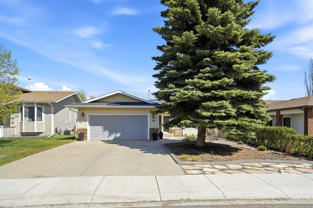 25 Gilbert Crescent, Red Deer, AB - Outdoor With Facade