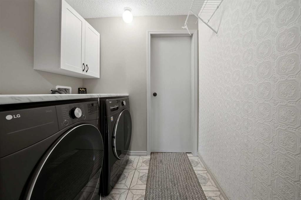25 Gilbert Crescent, Red Deer, AB - Indoor Photo Showing Laundry Room