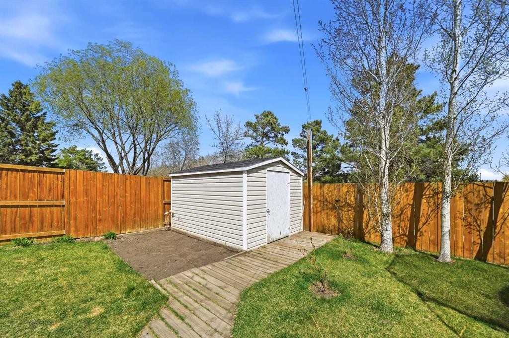 25 Gilbert Crescent, Red Deer, AB - Outdoor