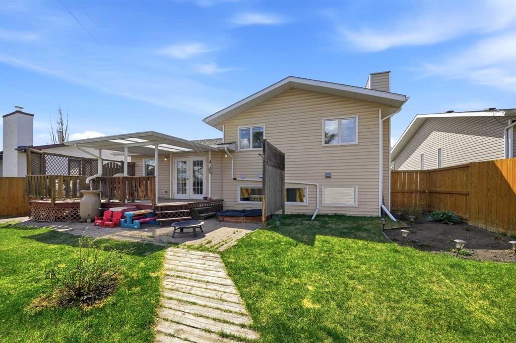 25 Gilbert Crescent, Red Deer, AB - Outdoor With Deck Patio Veranda