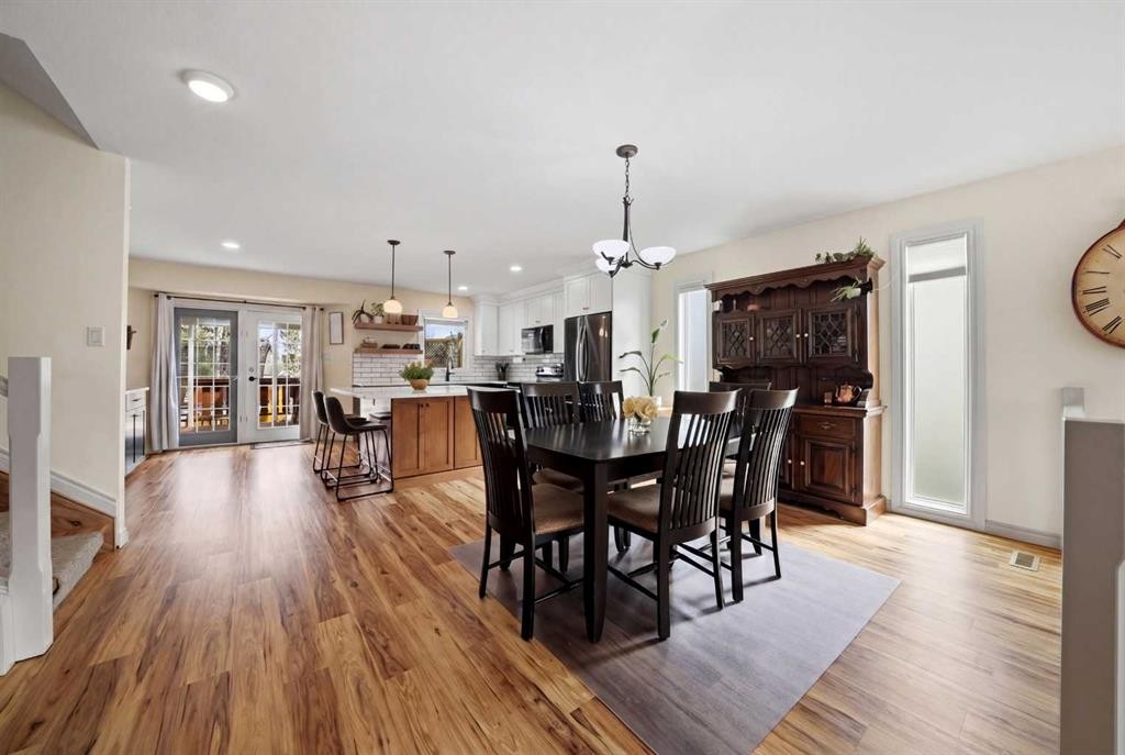 25 Gilbert Crescent, Red Deer, AB - Indoor Photo Showing Dining Room