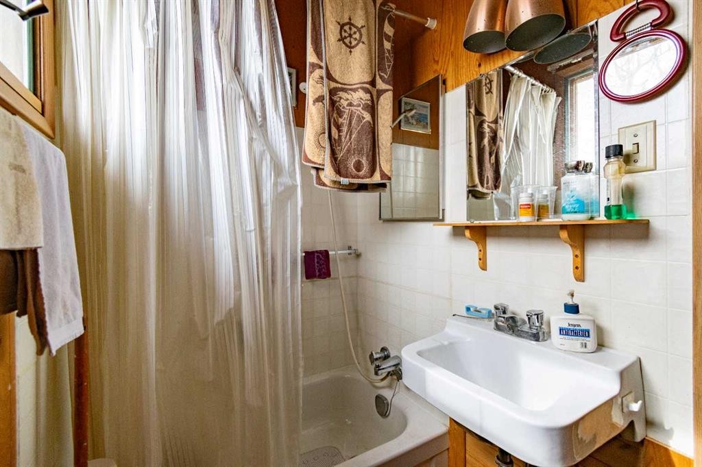 44 Lakeview Avenue, White Sands, AB