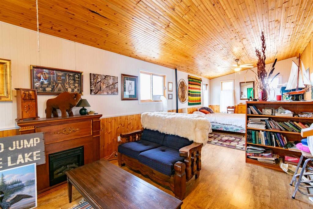 44 Lakeview Avenue, White Sands, AB