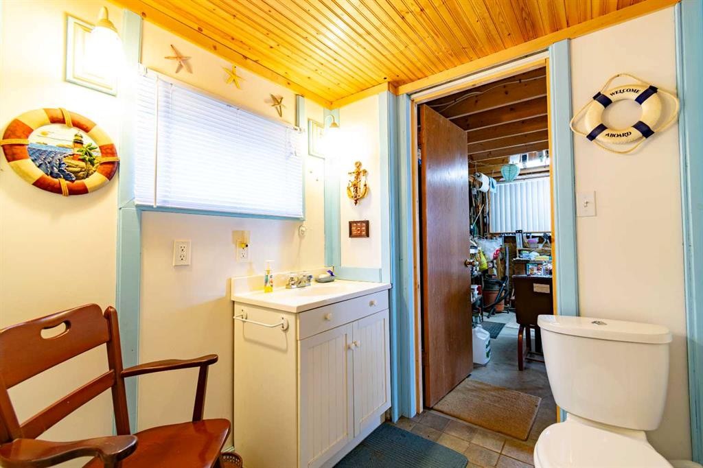 44 Lakeview Avenue, White Sands, AB