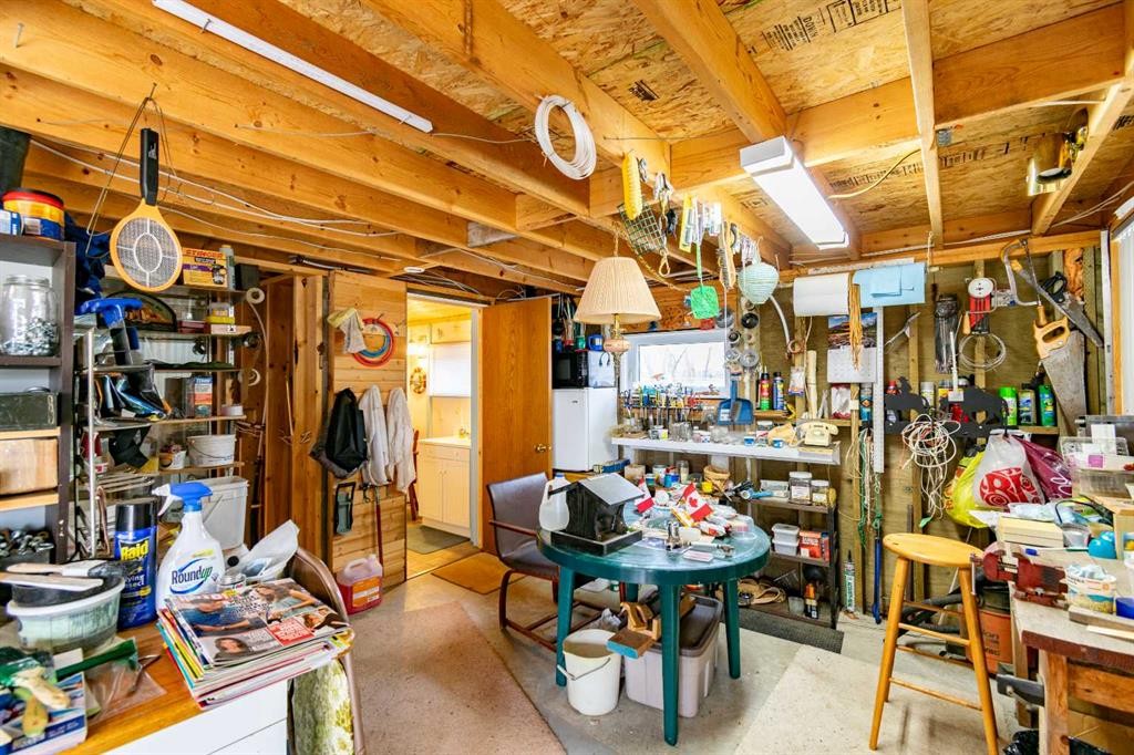 44 Lakeview Avenue, White Sands, AB