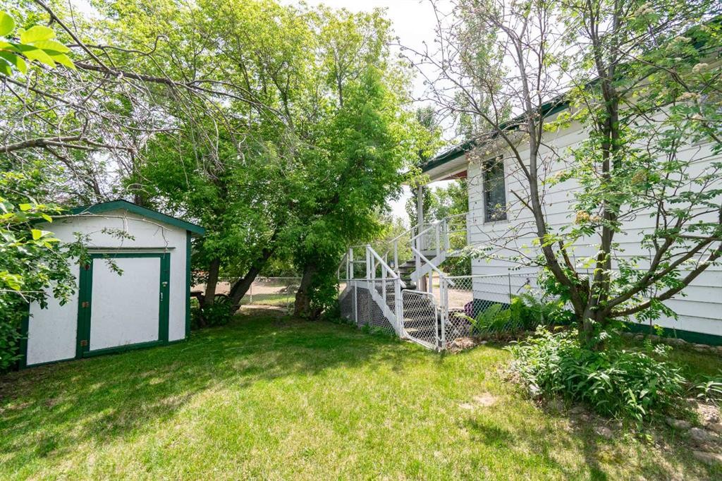 44 Lakeview Avenue, White Sands, AB
