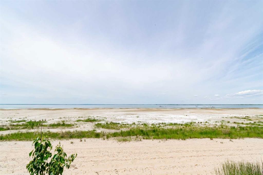 44 Lakeview Avenue, White Sands, AB