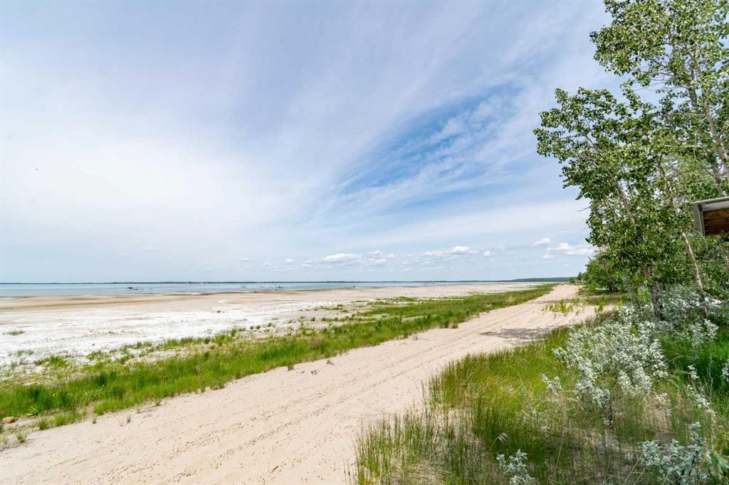 44 Lakeview Avenue, White Sands, AB