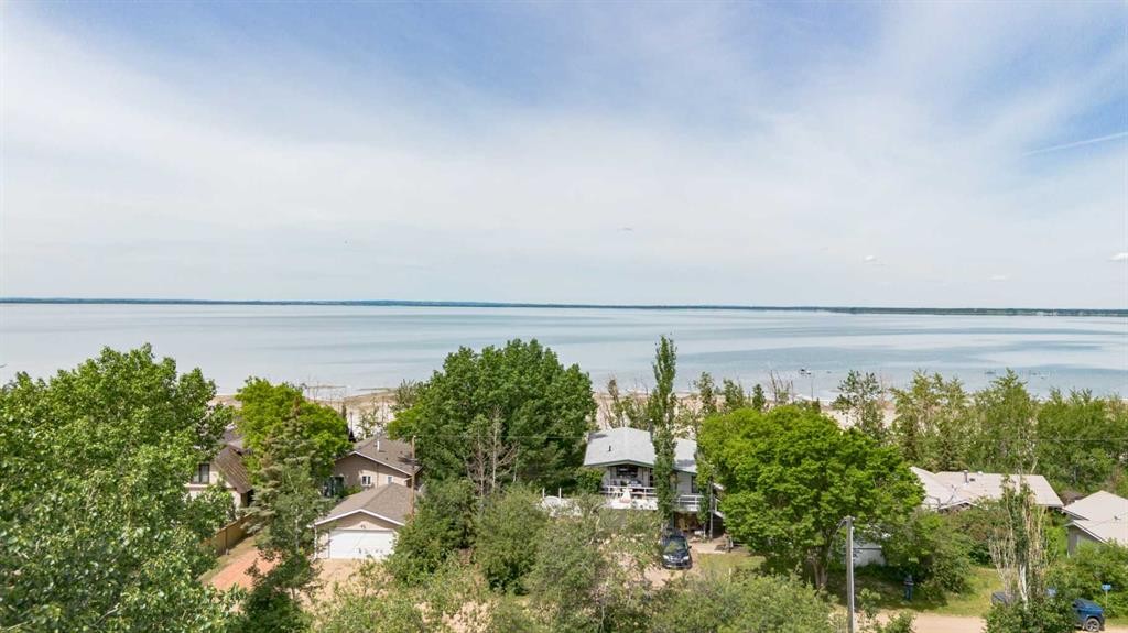 44 Lakeview Avenue, White Sands, AB