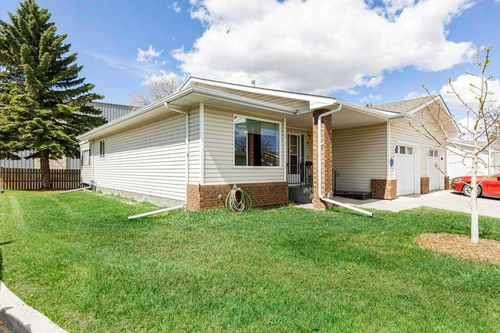 61-2816 Botterill Crescent, Red Deer, AB - Outdoor