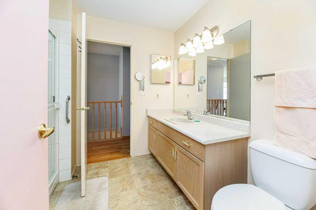 61-2816 Botterill Crescent, Red Deer, AB - Indoor Photo Showing Bathroom